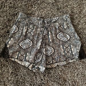 Boho Style Flowy Patterned Shorts Size Medium